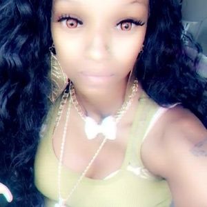 Meet your Posher, Sharonekia